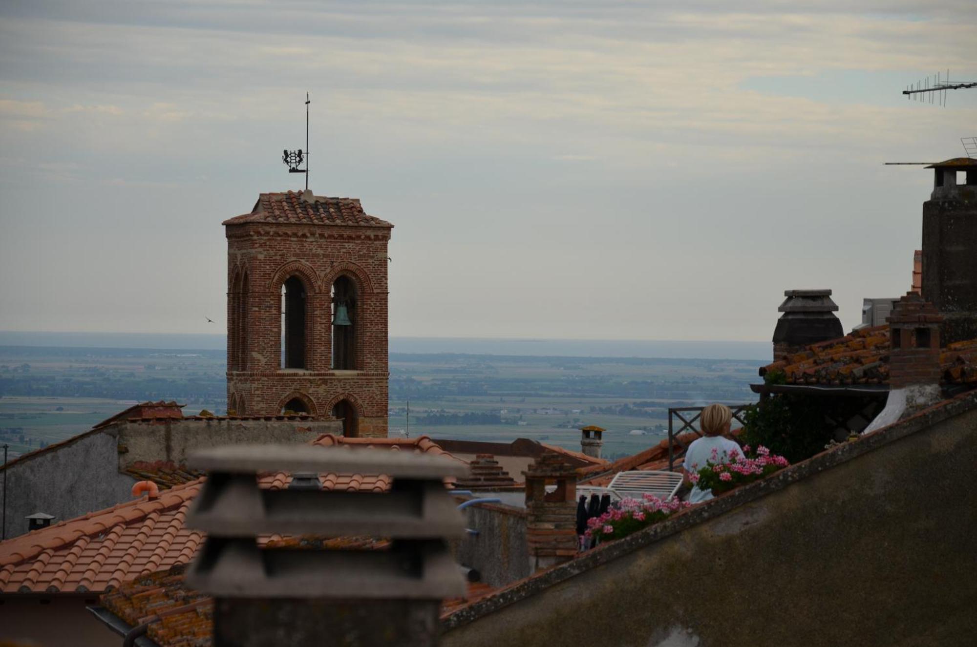 La Divina Dimora Il Castello Degli Spiriti Magni Lägenhet Montepescali Rum bild