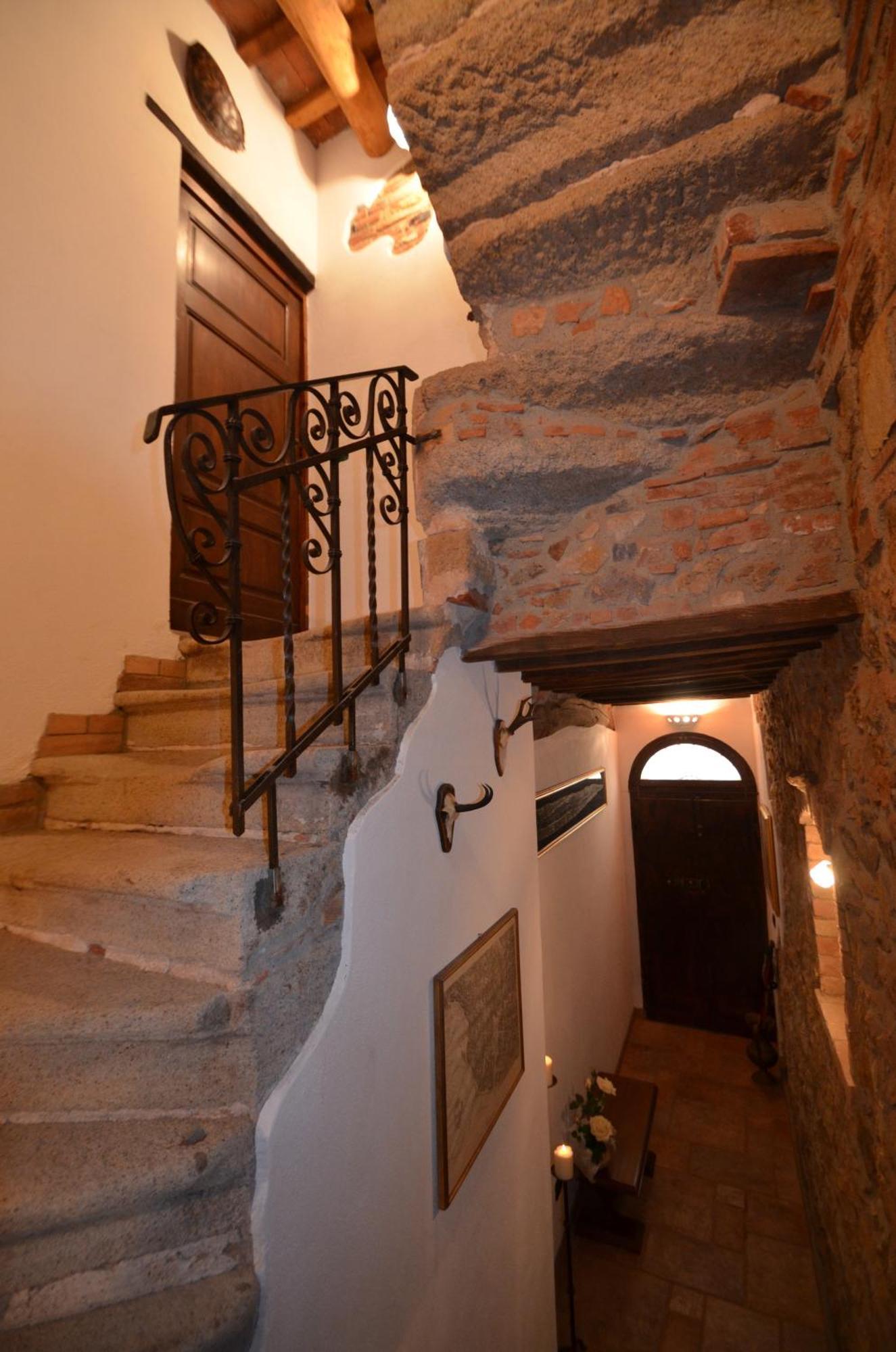 La Divina Dimora Il Castello Degli Spiriti Magni Lägenhet Montepescali Rum bild