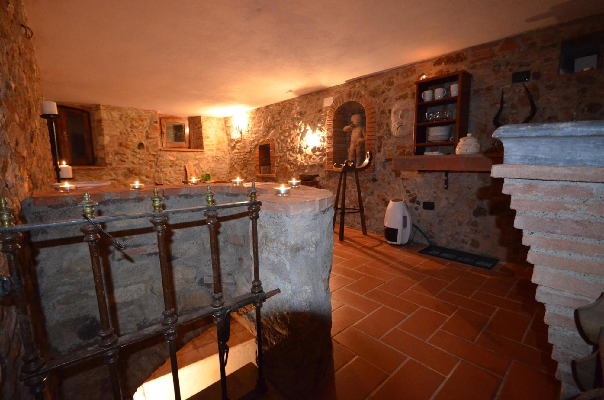 La Divina Dimora Il Castello Degli Spiriti Magni Lägenhet Montepescali Rum bild
